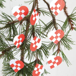 Garland w. 18 braided hearts - 5CM, 1/BAG