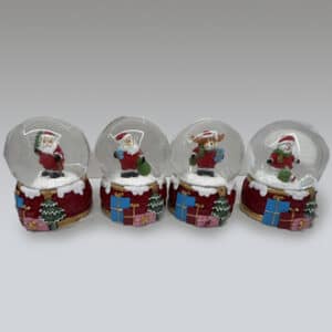 45mm Christmas snowglobe w. poly fig. '6CM, 4 ASS.